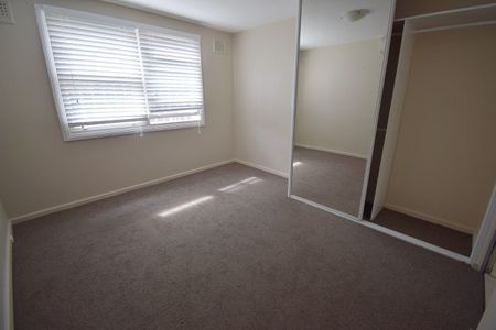 Wonderful One Bedroom Unit in Leafy Enmore! - Photo 2