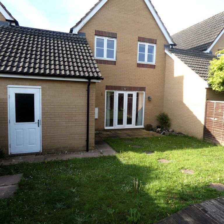 3 bed Detached - To Let - Photo 1