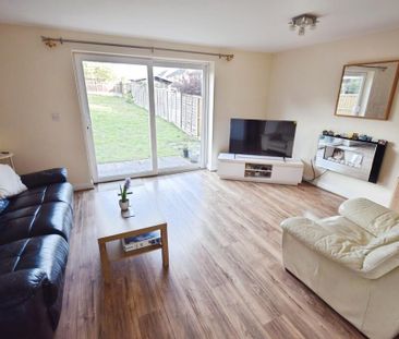 3 bedroom mews to rent - Photo 1