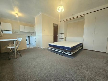 Studio to rent - Photo 2