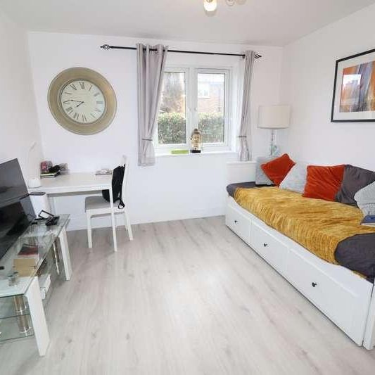 Isambard Place, London, SE16 - Photo 1