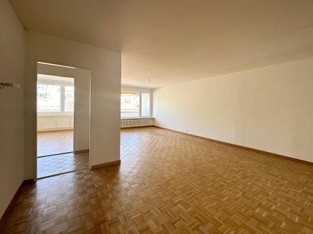 Charmant appartement de 2.5 pièces avec un balcon - Photo 2