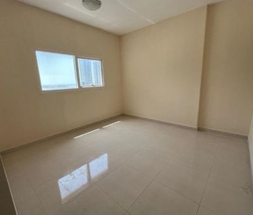 Free parking, one month free, spacious in prime - Photo 5