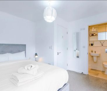 3 Bed Terraced House, Ribot Walk, M6 - Photo 6