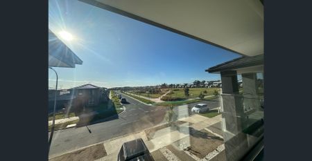 For Lease Park Facing Luxury Home 5-Bed 3 Bath 2 Ensuits in Clyde North - Photo 5