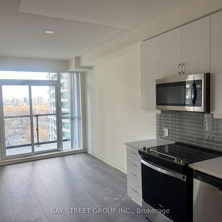 Yonge & Sheppard Bright +Spacious 1Bdrm +Den Open Concept Living Room - Photo 3