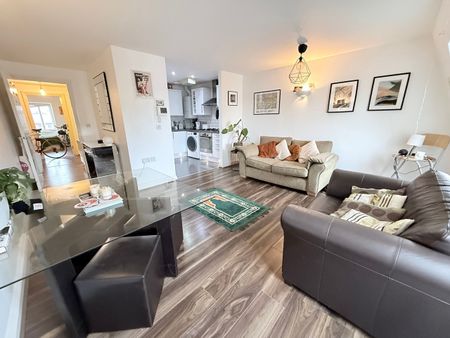 2 Bed Flat, Queens Road, SE15 - Photo 3