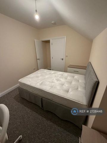 1 bedroom in a house share to rent - Photo 5