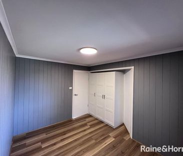 Modern Three Bedroom Home - Photo 4