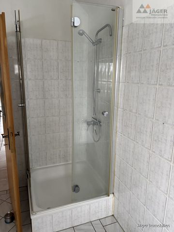 große DG-Wohnung mit Gartenanteil - Photo 4