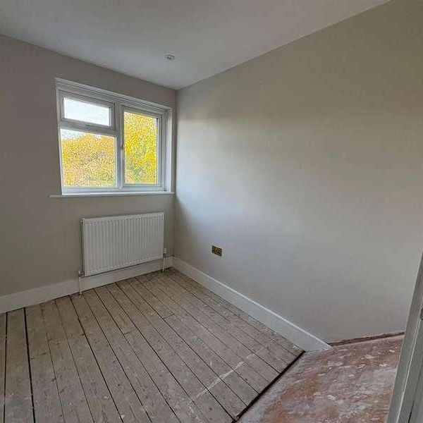 Wych Elms, Park Street, AL2 - Photo 1