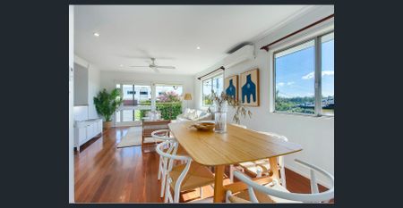 AIR CONDITONED 3 BEDROOM HOME - Photo 3