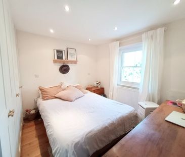 3 Bed Semi-Detached House, Highfield Road, NW11 - Photo 2