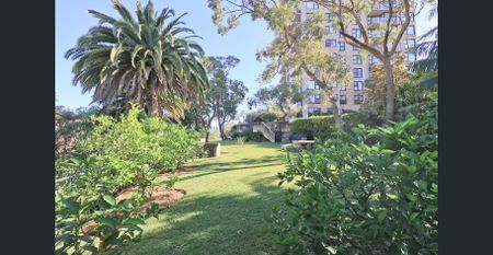 Luxurious Apartment in the Iconic “Holmsdale” Tower - Photo 5