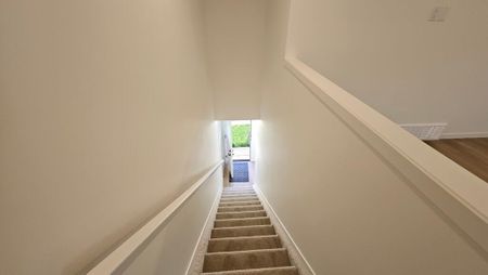 Edmonton Unfurnished Loft Rental in Delton - Stylish Garage Suite with Included Garage Parking and minutes from NAIT! - Photo 5