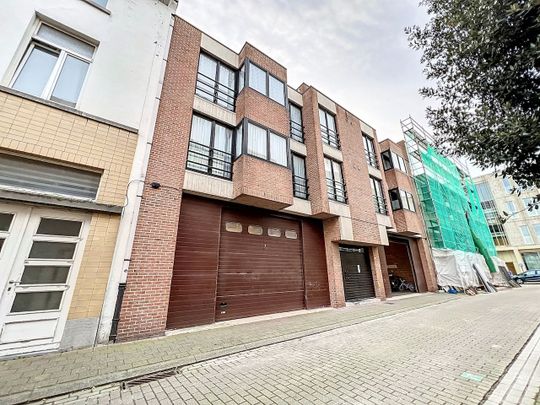 Ruim appartement in het centrum van Heist. - Photo 1