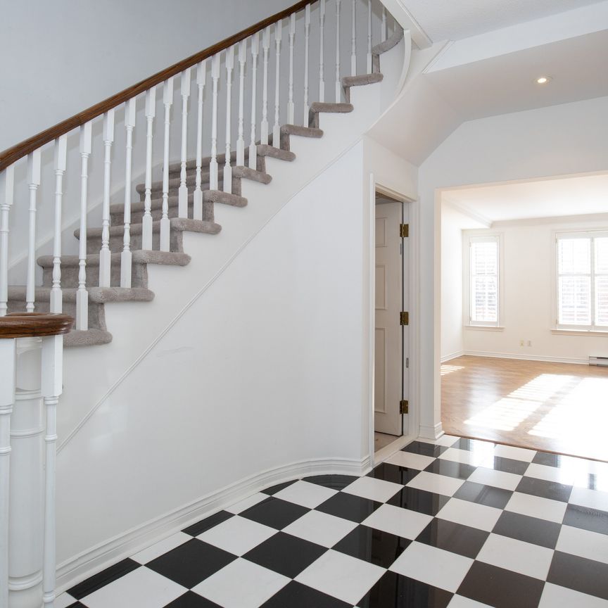 For Lease - 2289 Lakeshore Boulevard Unit# 129, Toronto, Ontario - Photo 1