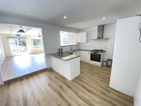 Spacious 4 Bed House in Birkdale - Photo 5