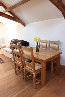 Beautiful & Spacious Barn Conversion to Let in Fitzhead - Photo 1