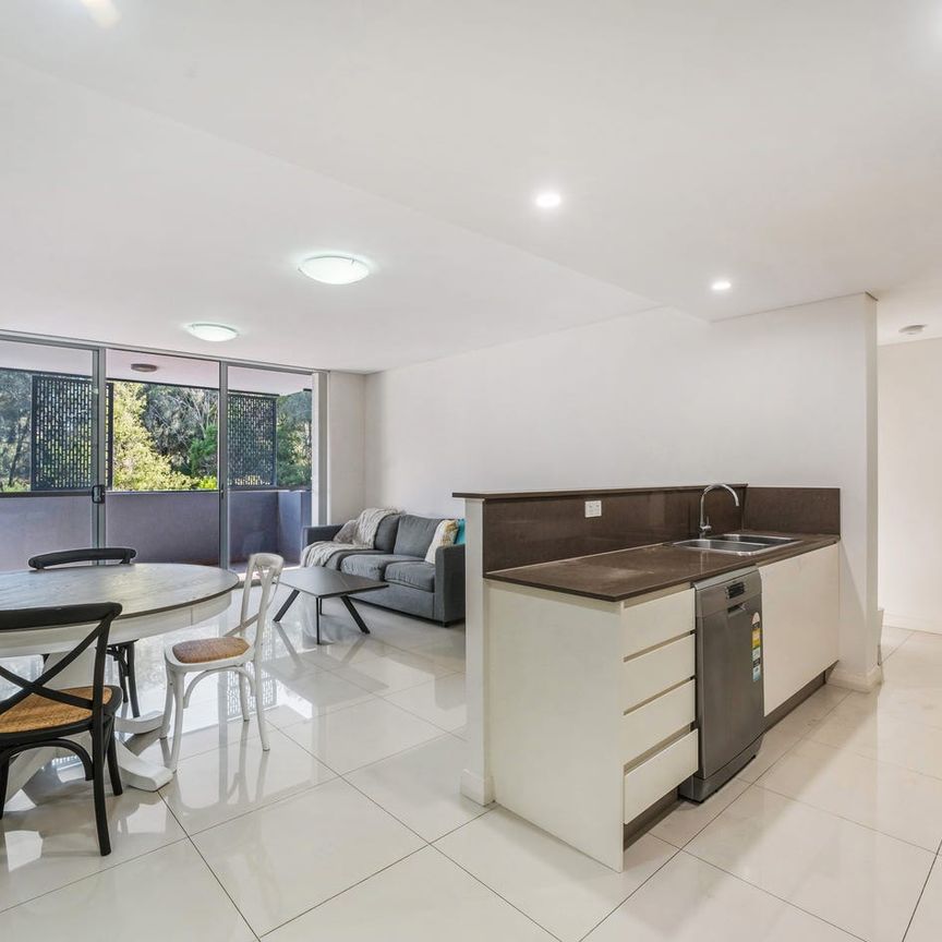 Modern Three Bedroom Living in a Prime Location! - Photo 1