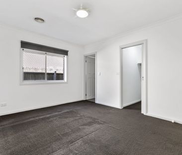 19 Leila Street, Deer Park, Vic 3023 - Photo 6