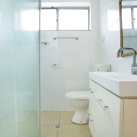 Light-filled and peaceful - Photo 4