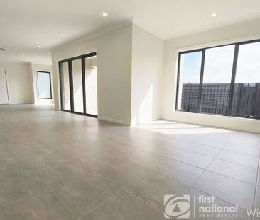 Park front 4-bedroom family home in the Heart of Colebee - Walk to ... - Photo 2