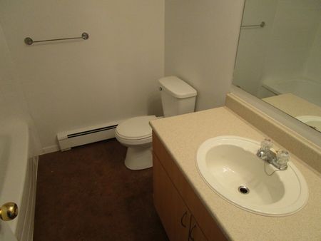 Cité des Jeunes - 4 1/2 - Photo 2