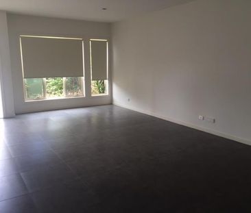 Modern Perfectly located 3 bedroom double storey townhouse with all... - Photo 2