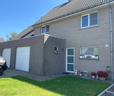 Rustig gelegen drie-slaapkamer EENGEZINSWONING met tuin & garage - Photo 1