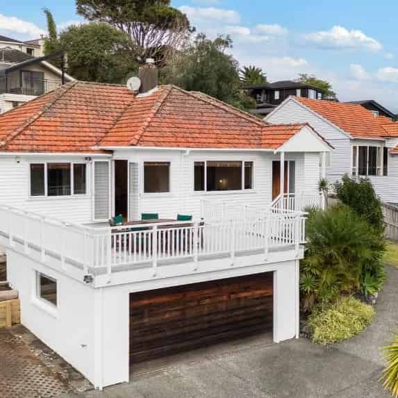 Character & Charm in Double Grammar Zone – Rent reduction - Photo 1