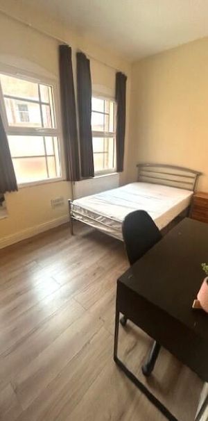 Room in a Shared Flat, Bond St, B19 - Photo 1