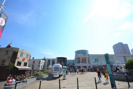 Queens Square, Brighton - Photo 5