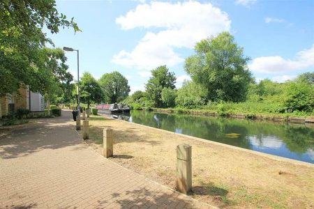Ovaltine Court, Kings Langley, WD4 - Photo 2