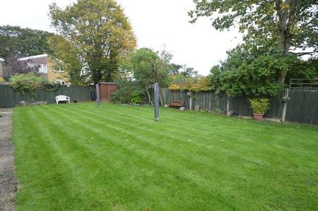 Row Town, KT15 - Photo 4