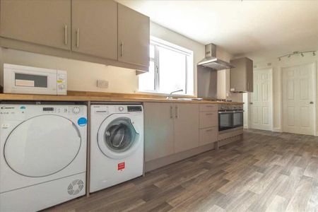 1 bedroom in a house share to rent - Photo 4