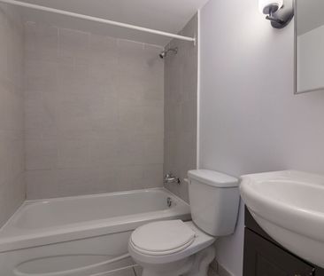 2285 Saint-Mathieu Street, Montréal, QC - Photo 1