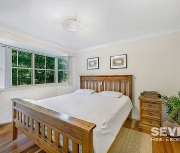 Effortless Family Living in the Heart of Castle Hill – Style, Space... - Photo 2