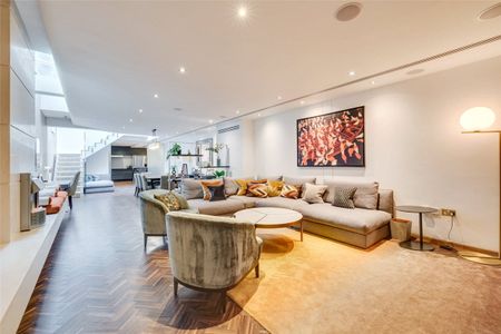 A luxurious and architecturally impressive four bedroom fully serviced house with outstanding light, three bathrooms and private courtyard. Tenancy Length Minimum 12 months EPC rating C | Council Tax Band H - Photo 2