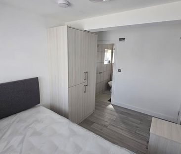 1 bedroom in a house share to rent - Photo 5