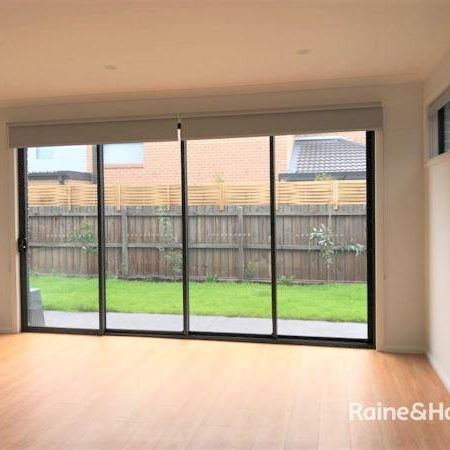 Modern townhouse in Clayton with lots to offer! - Photo 1