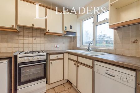 2 bedroom house to rent Eastbourne Avenue, Stevenage, Hertfordshire, SG1 - Photo 5