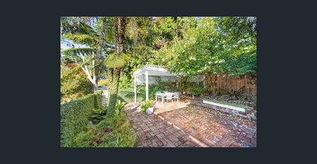 Large Four Bedroom House with Convenience - Photo 5