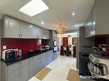 Spacious Family Home in Ingleburn - Photo 5