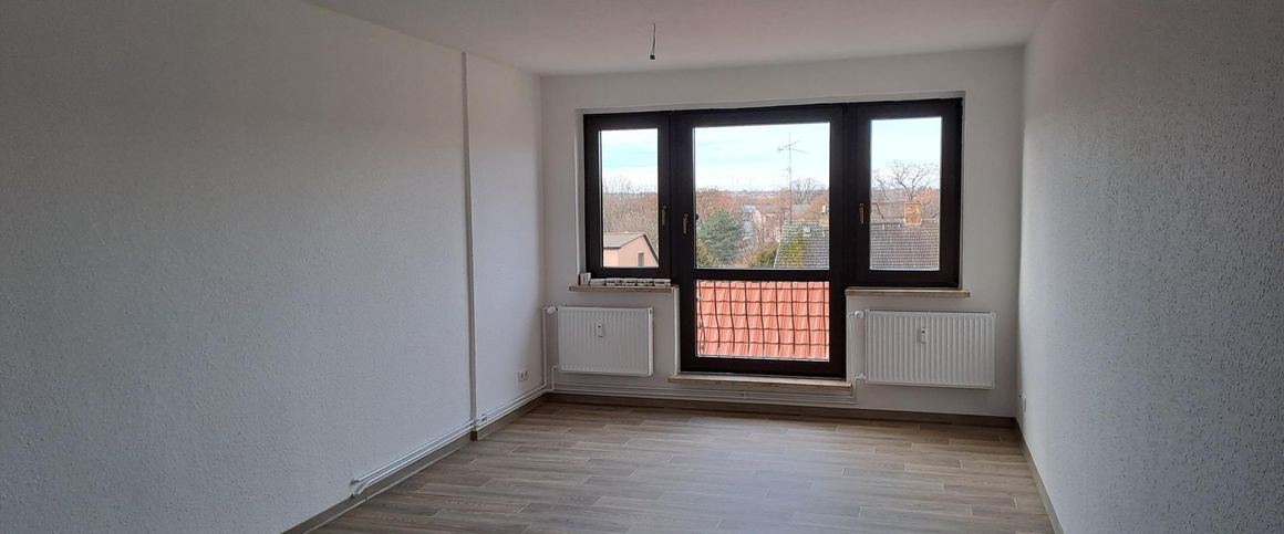 Erstbezug nach Sanierung! GerÃ¤umige 3-Raum Wohnung in Bitterfelder Innenstadt - Foto 1