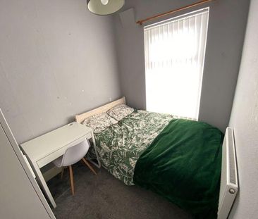 4 bedroom terraced house to rent - Photo 6