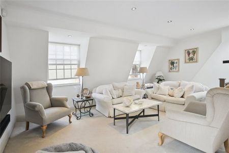 3 bedroom mews to rent - Photo 2