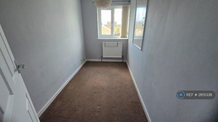 3 bedroom semi-detached house to rent - Photo 2