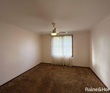 Spacious three bedroom home - Photo 6