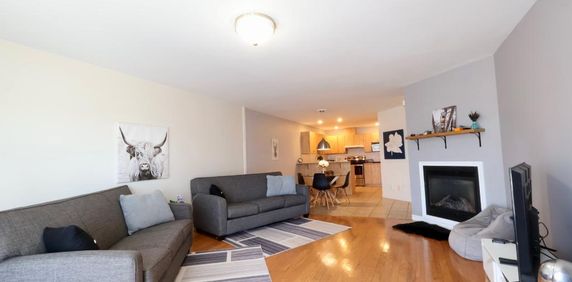 CONDO ENTIÈREMENT MEUBLÉ TOUT INCLUS SECTEUR TRANQUILLE BIEN SITUÉ - Photo 2
